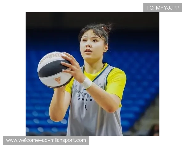 李月汝自拍登热搜，球迷送祝福期待回归，李月汝专访